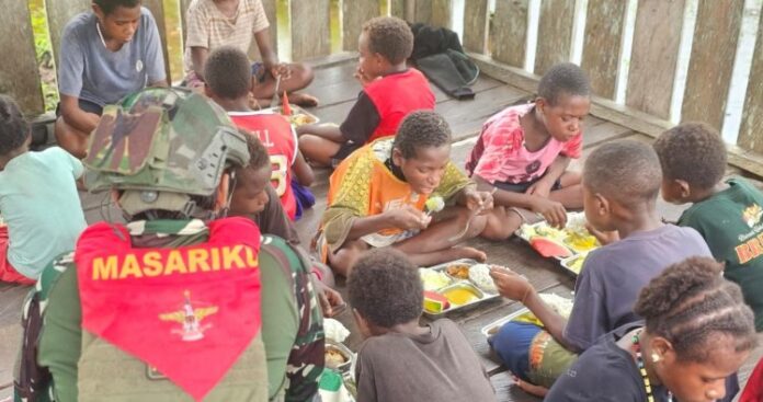 Satgas Masariku Gizi Anak Papua pada Pedalaman Mumugu 