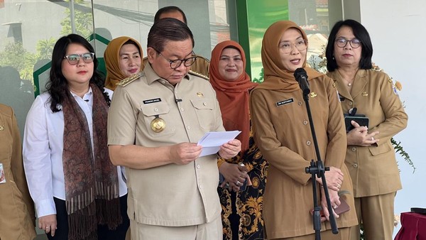 gubernur-dki-jakarta-pramono-anung-kiri-dan-kepala-dinas-kesehatan-dinkes-dki-jakarta-ani-ruspitawati-kanan-1779074743676_169
